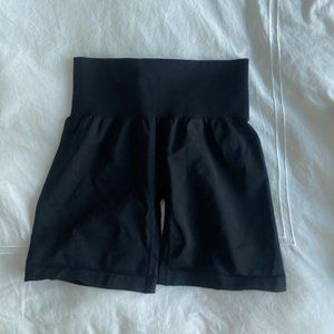 BLACK NVGTN SEAMLESS SHORTS